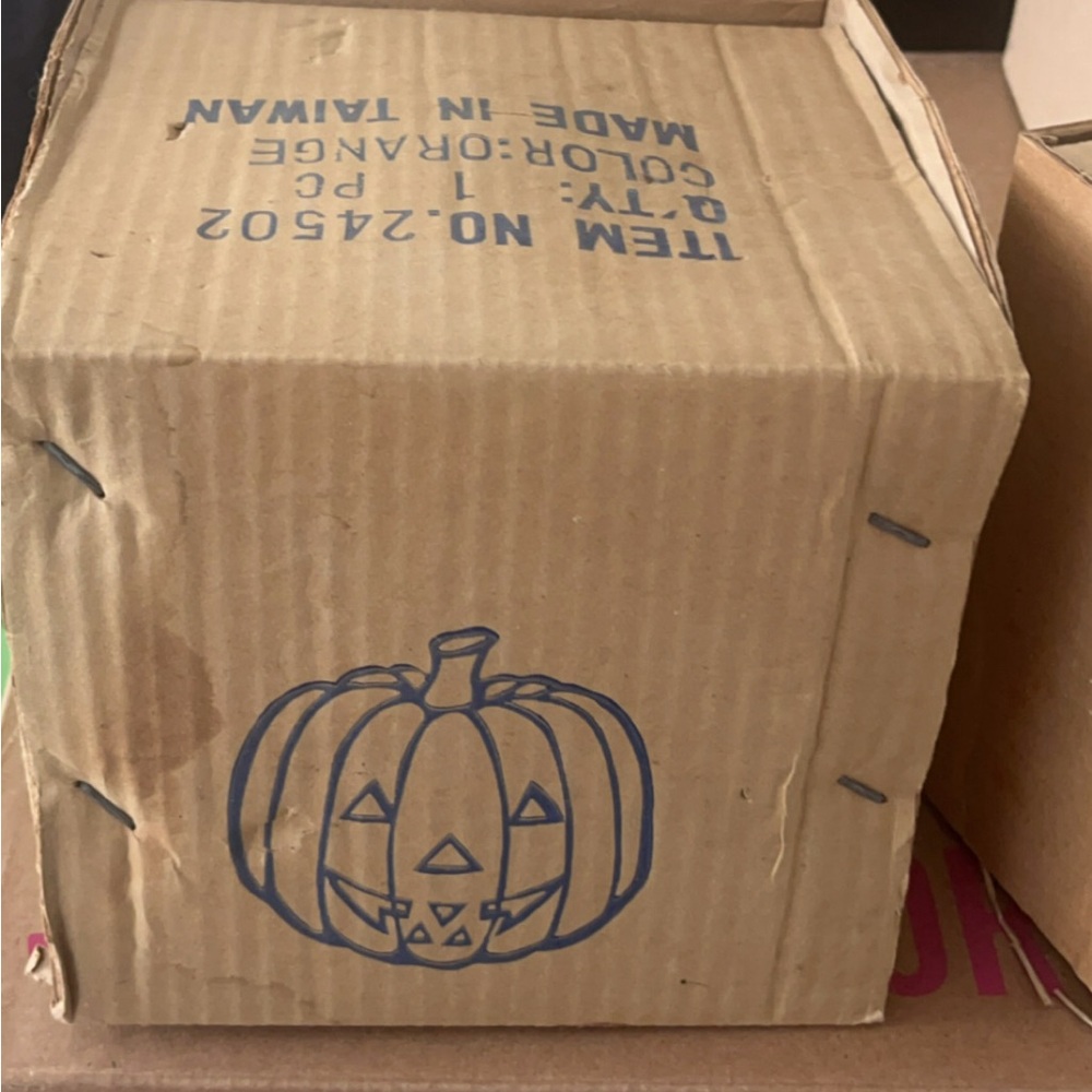 Ceramic Jack-o’-lanterns 🎃 - Picture 5 of 7